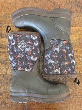 Big Kids Size 4  Classic Chore Muck Boot, Insulated Chicken-Print Waterproof